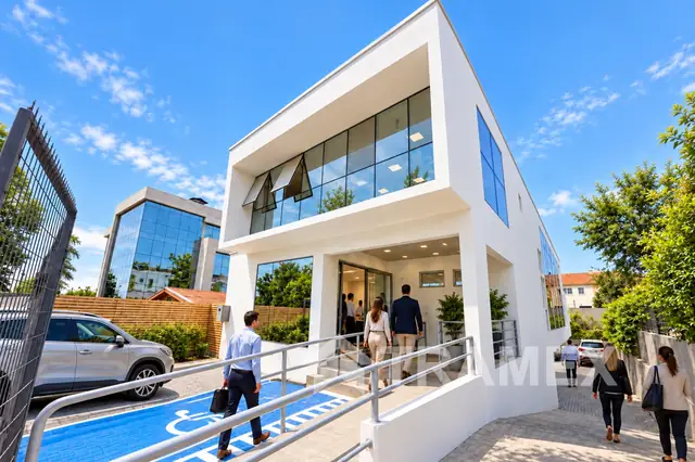 Edificio de oficinas en calle Huanhualí, La Serena